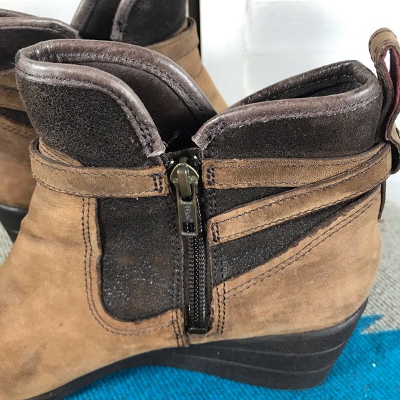 🍀🌸 UGG Emalie Brown leather Booties🌸🍀 - Picture 2 of 11